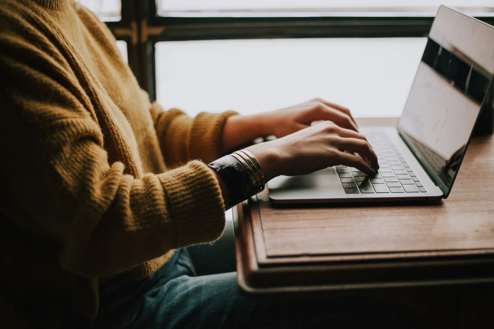 How Much Does It Cost To Hire a Shopify Expert? 2 How to Save Money Without Hiring the Wrong Shopify